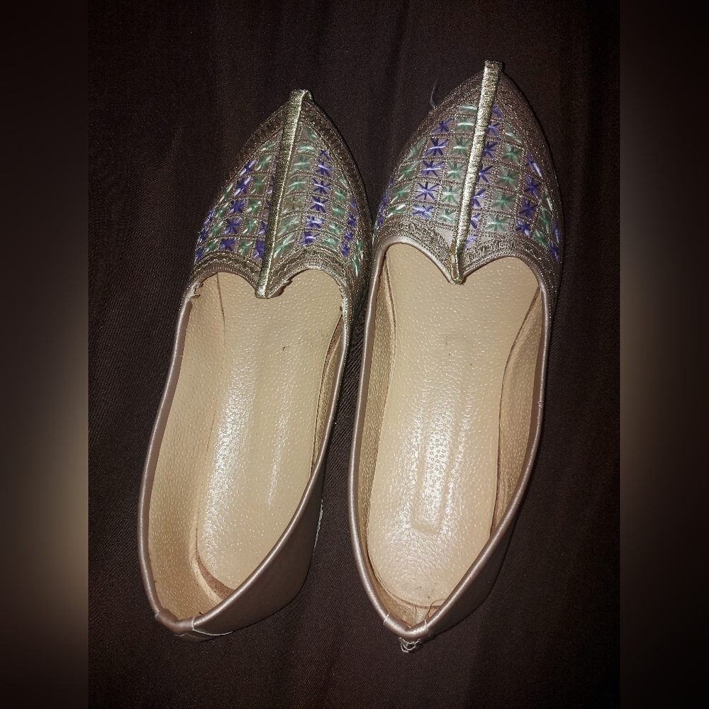 Indian style shoes gold